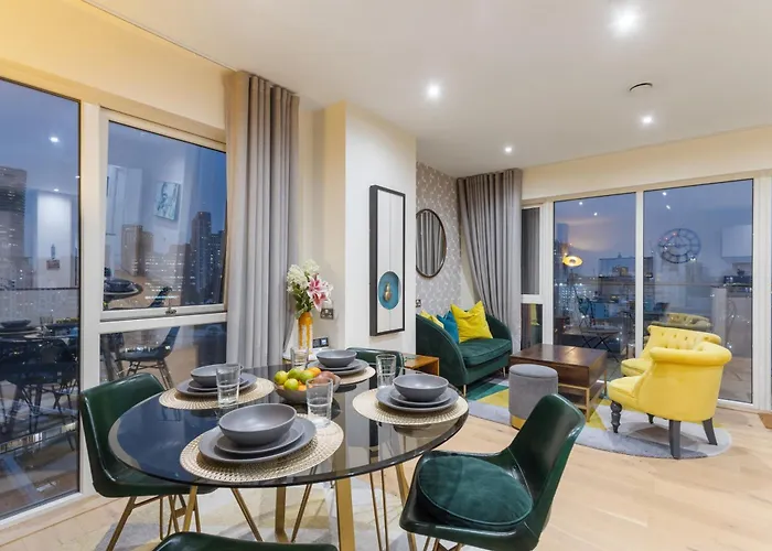 Classy Riverside Flat In Canary Wharf