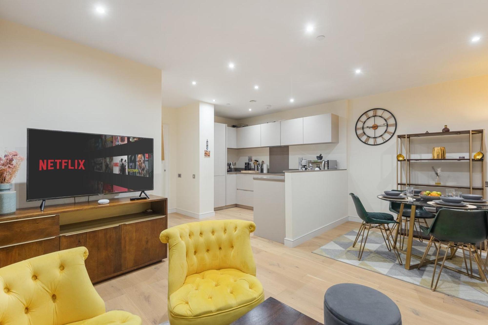 Classy Riverside Flat In Canary Wharf