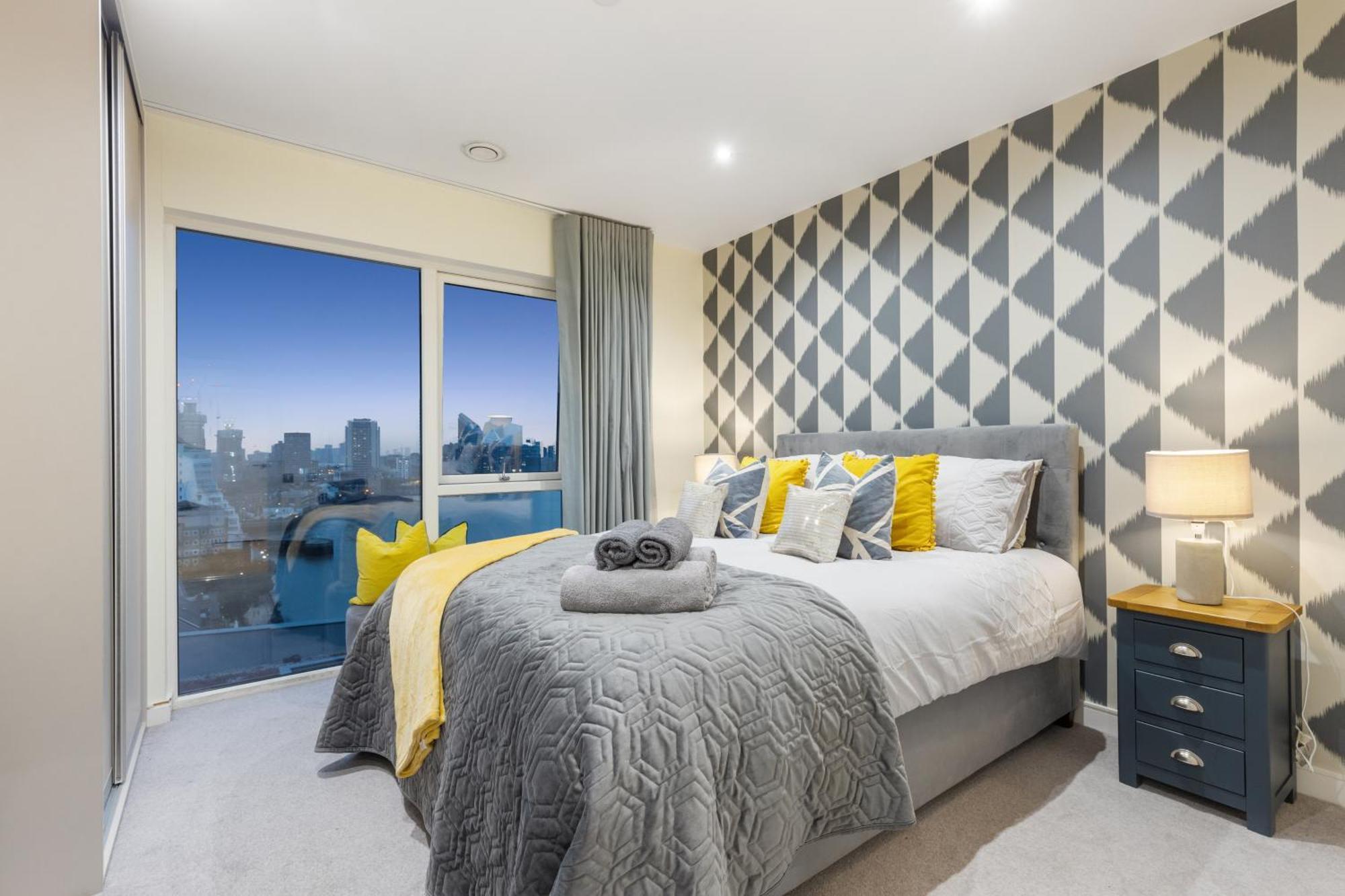 Classy Riverside Flat In Canary Wharf *