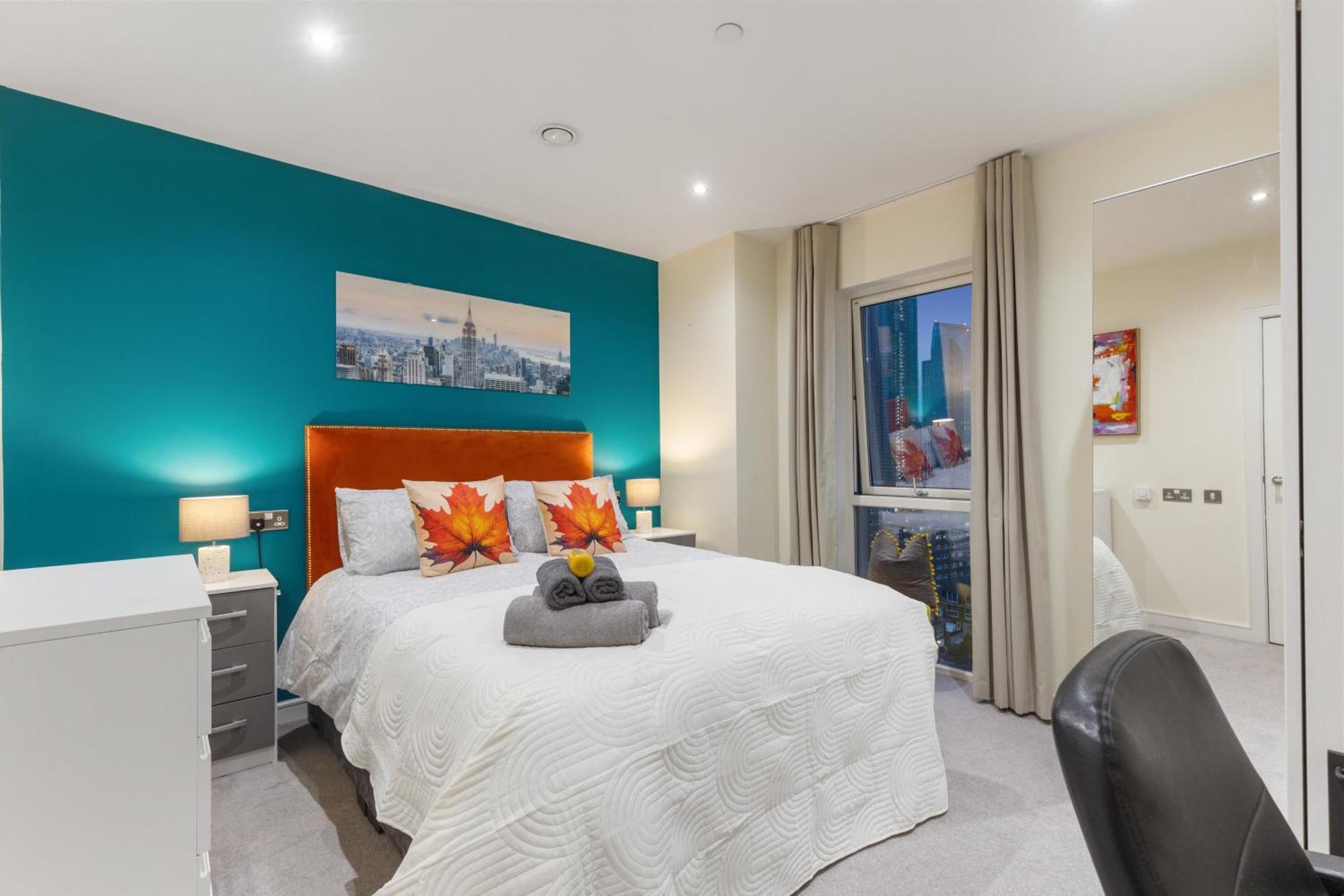Classy Riverside Flat In Canary Wharf